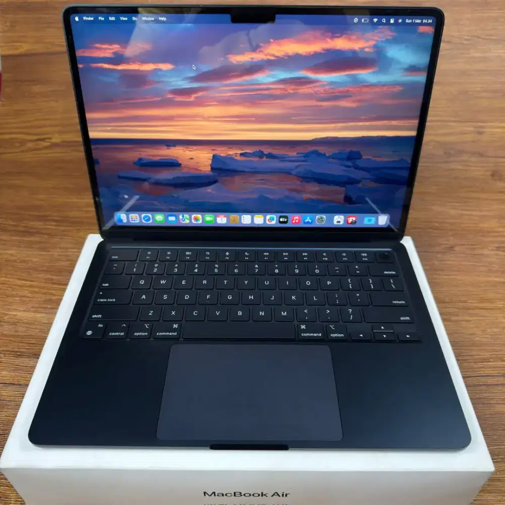 Macbook air m2 2022 ram 8gb ssd 256gb ex ibox fullset mulus bisa cod