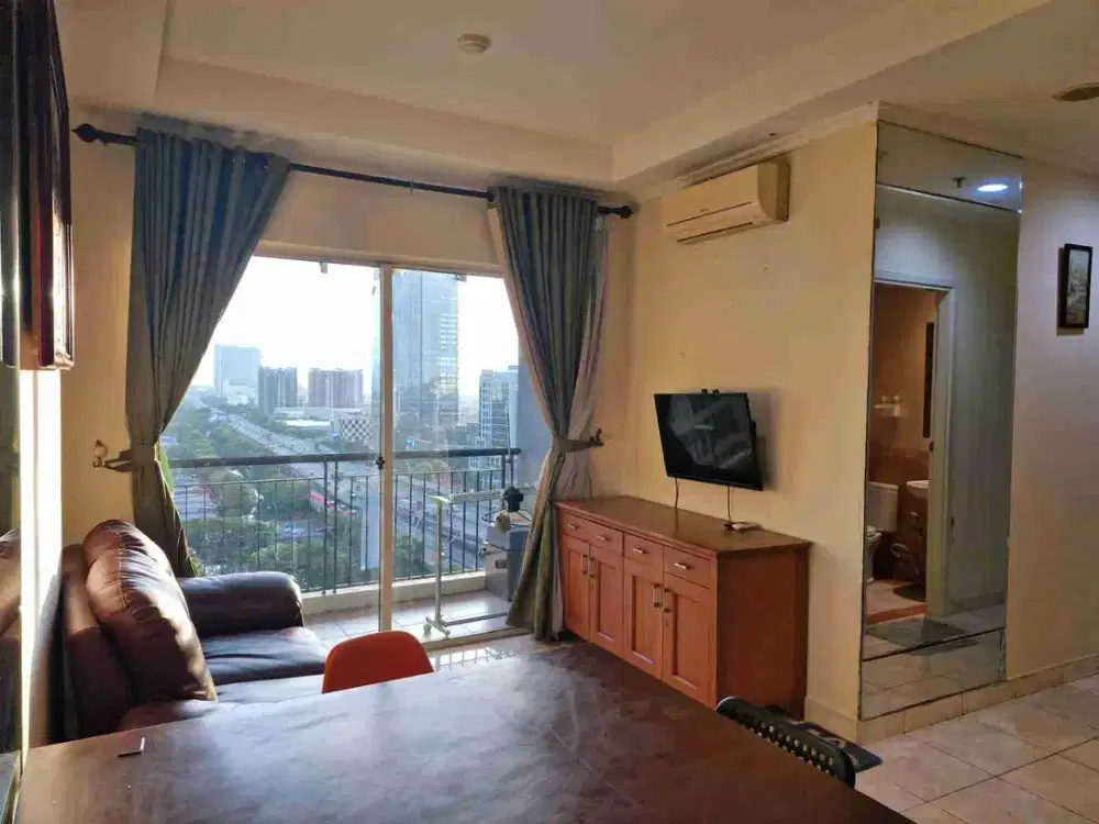 Unit View Bagus ke selatan Sertifikat lantai tinggi