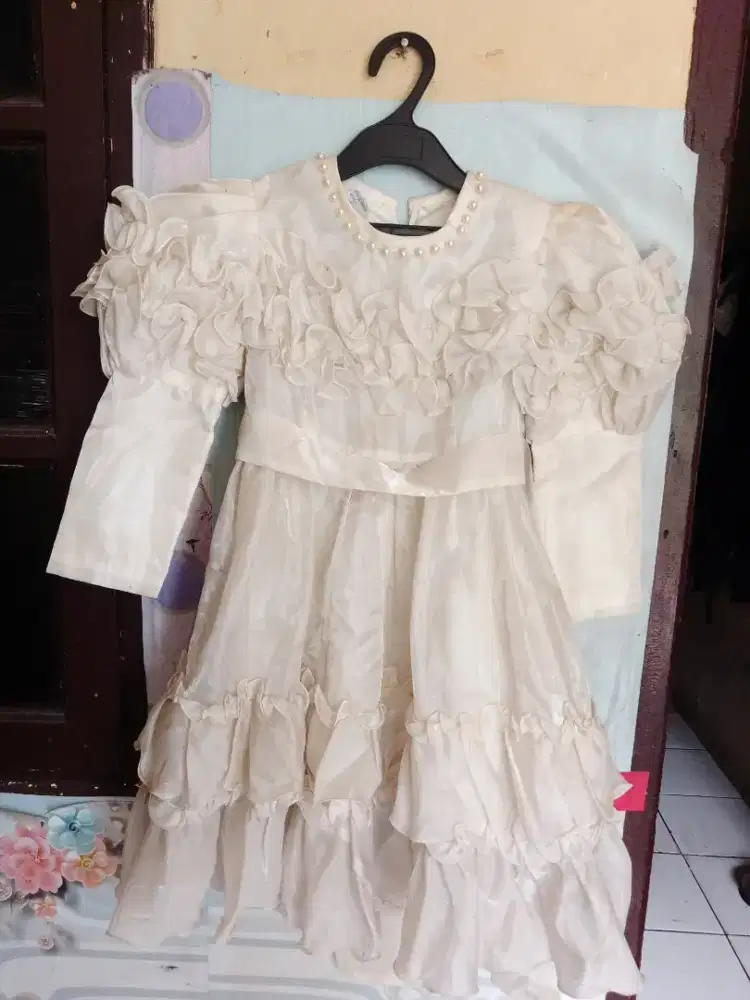 Baju gaun anak anak