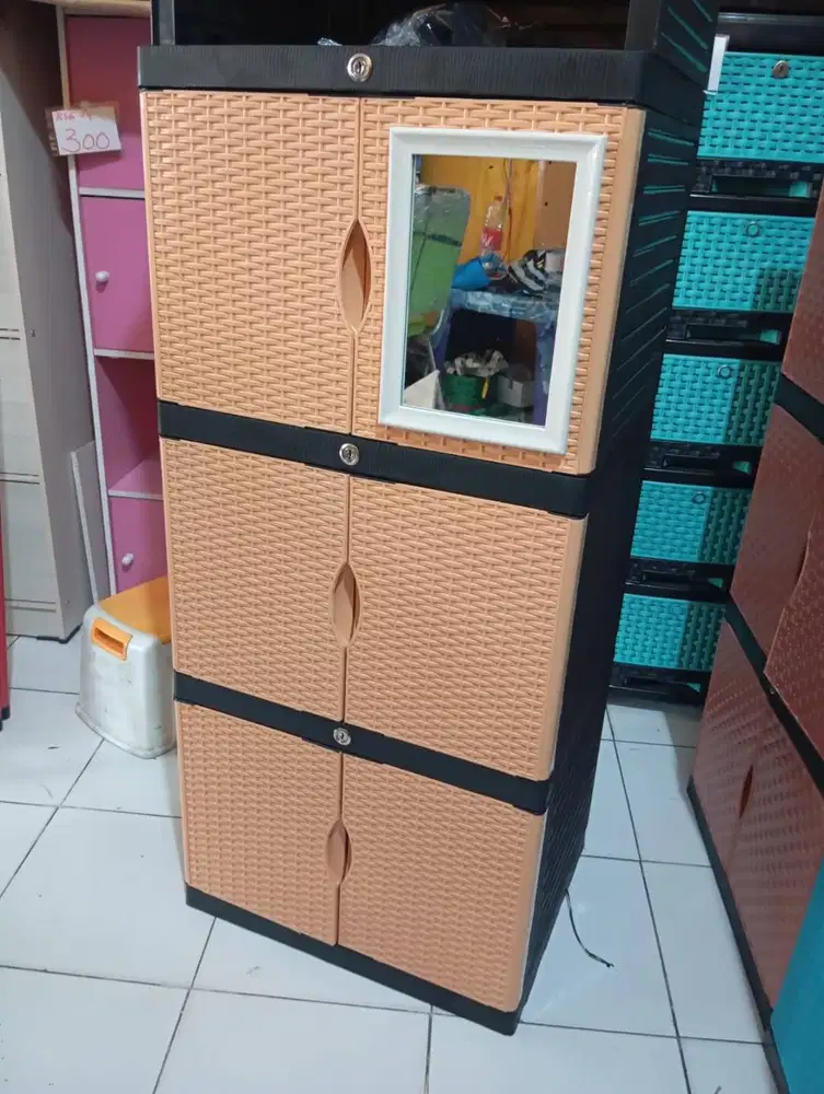Lemari Plastik Doremi Susun 3 Full kunci + Kaca