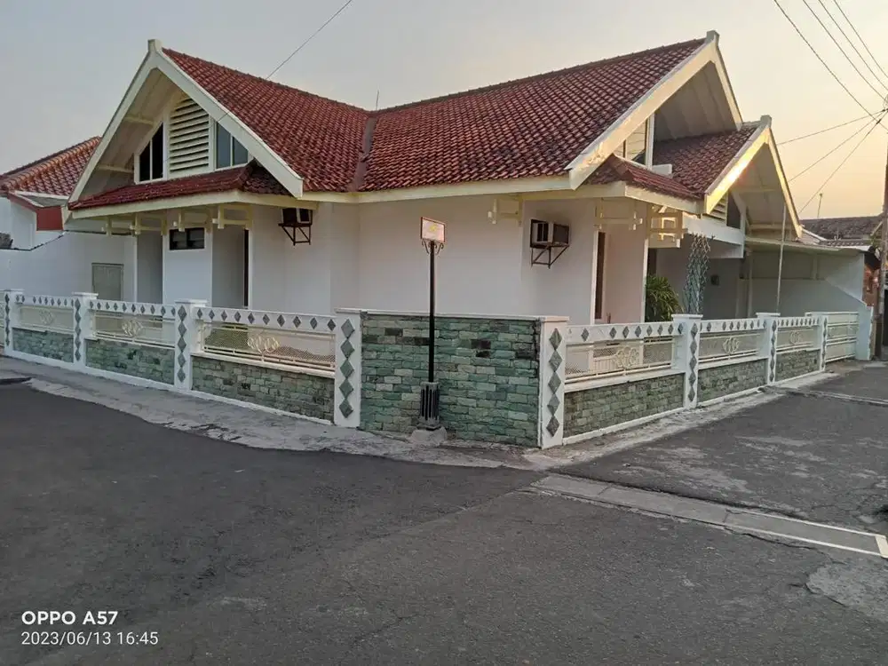 Dijual cepat rumah LOKASI SANGAT STRATEGIS TENGAH KOTA SOLO