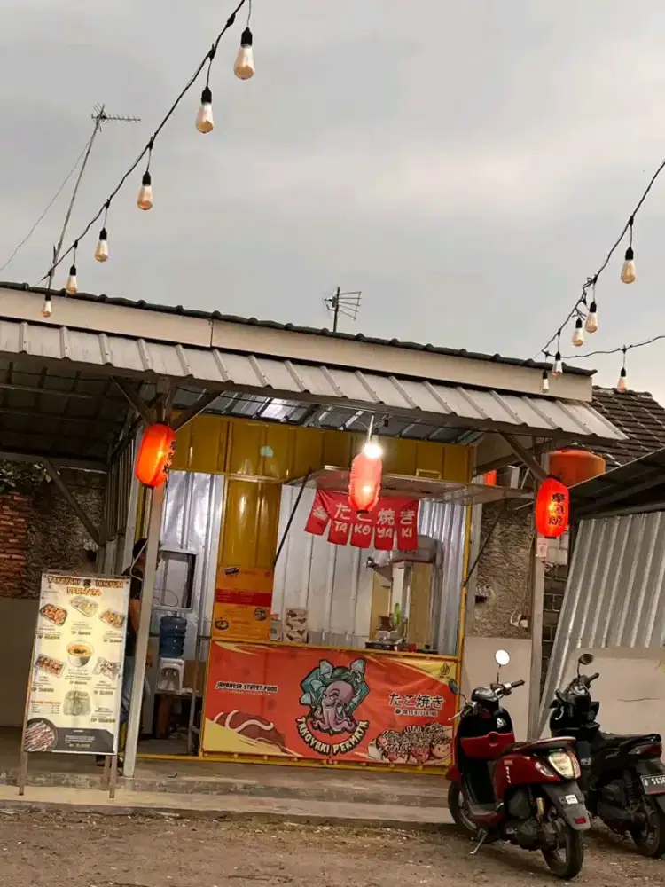 LOWONGAN KERJA - MENJAGA STAND MAKANAN!