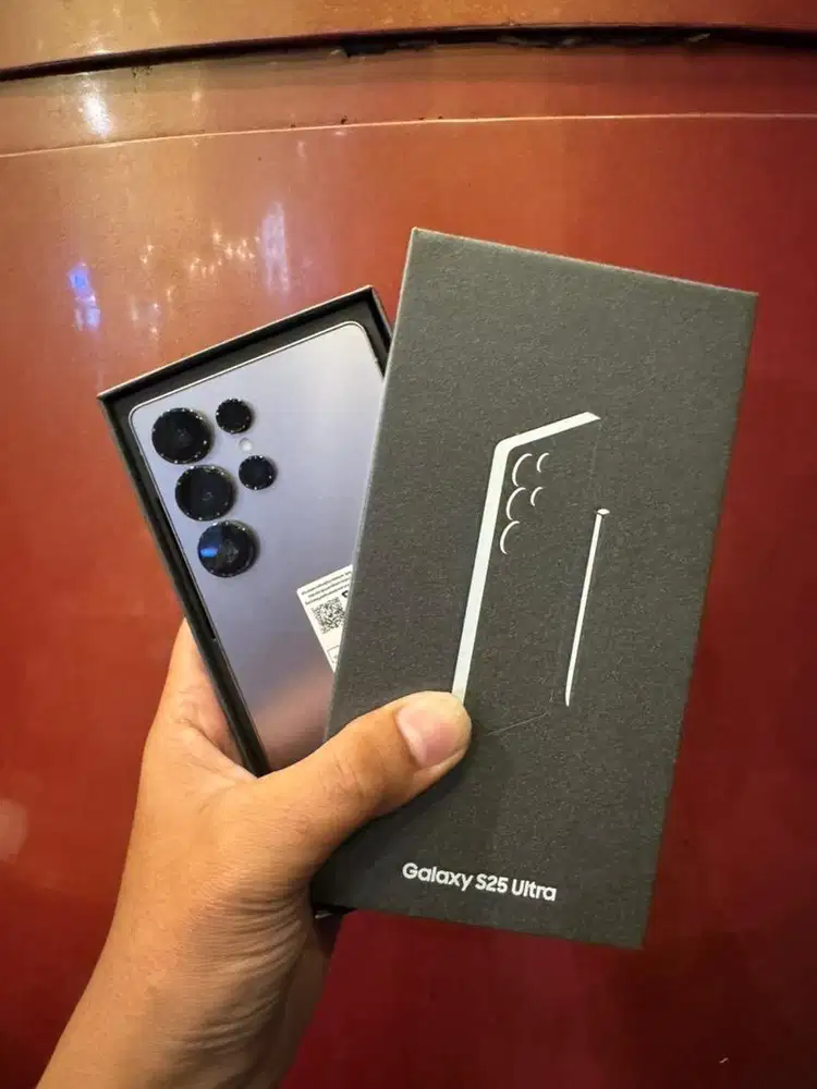 Samsung S25 ultra 512gb ex sein like new