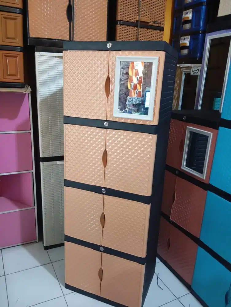 Lemari Plastik Doremi Susun 4 Full kunci + kaca