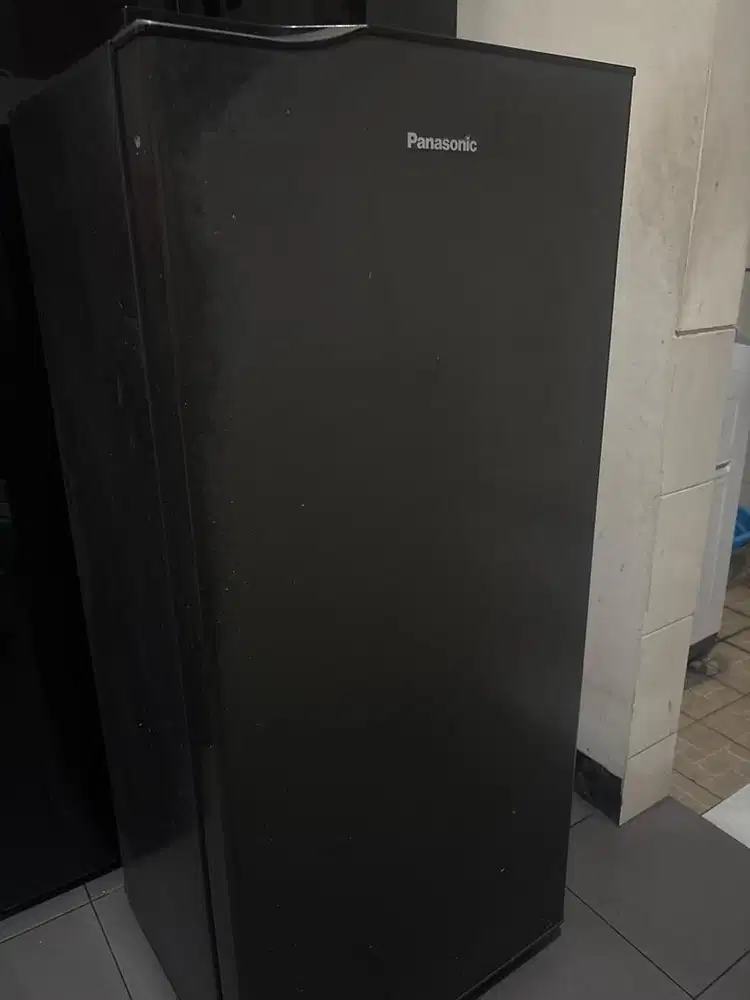 Dijual kulkas 1 pintu panasonic kondisi normal semua
