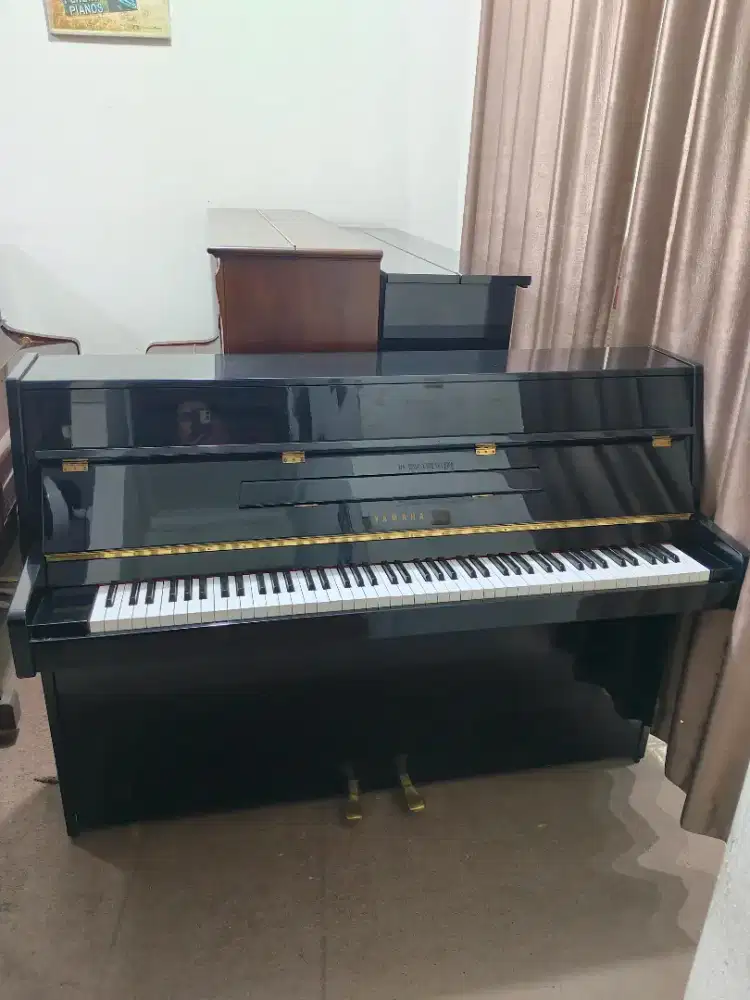Piano Yamaha LU-80