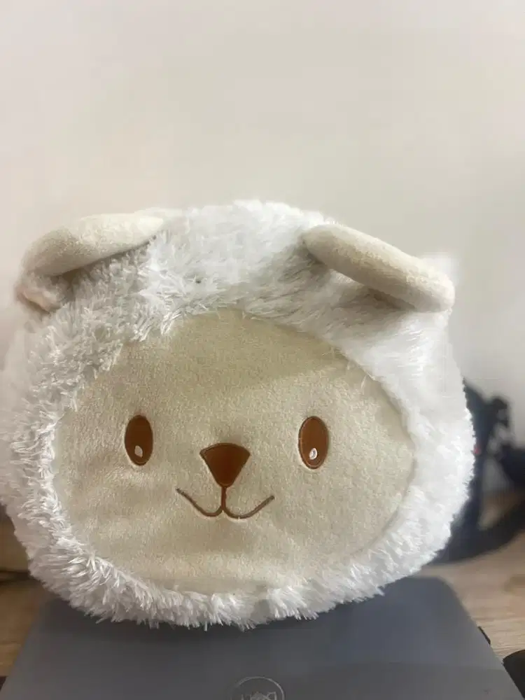 Boneka anak kambing