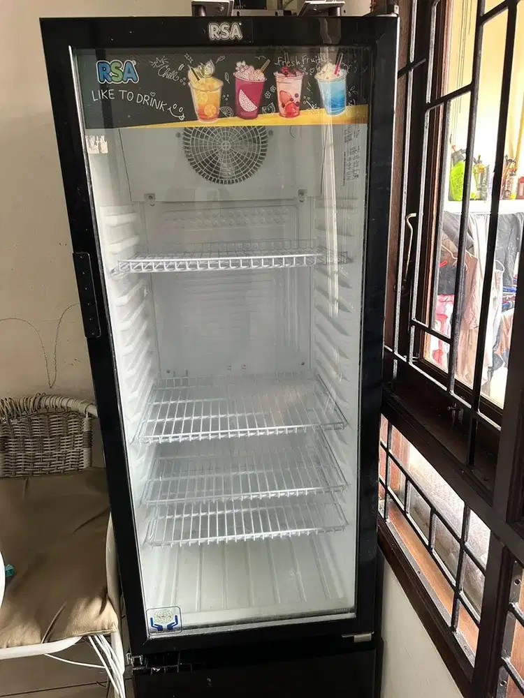 Dijual showcase merk RSA, 5 Rak