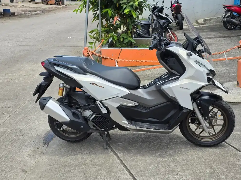 NEW HONDA ADV 160 CC ABS , HSTC , WHITE DOFF TIPE TERTINGGI