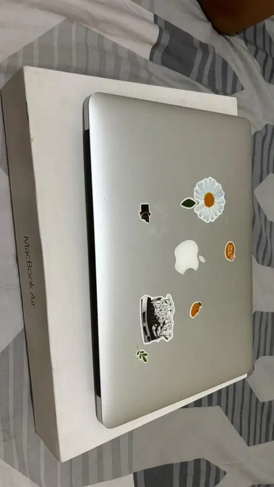 Macbook Air 2013 4/128 lengkap