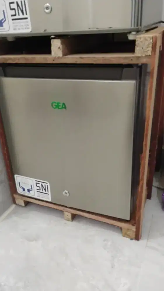 Kulkas Imut 46 Liter Merk GEA