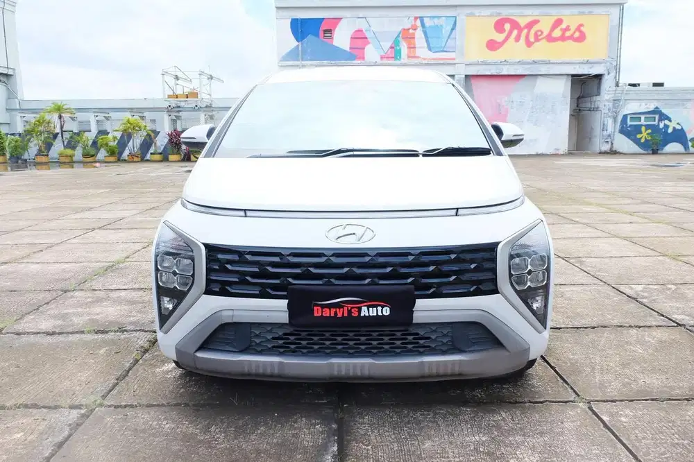 Hyundai Stargazer 1.5 PRIME CAPTAIN SEAT TWO TONE