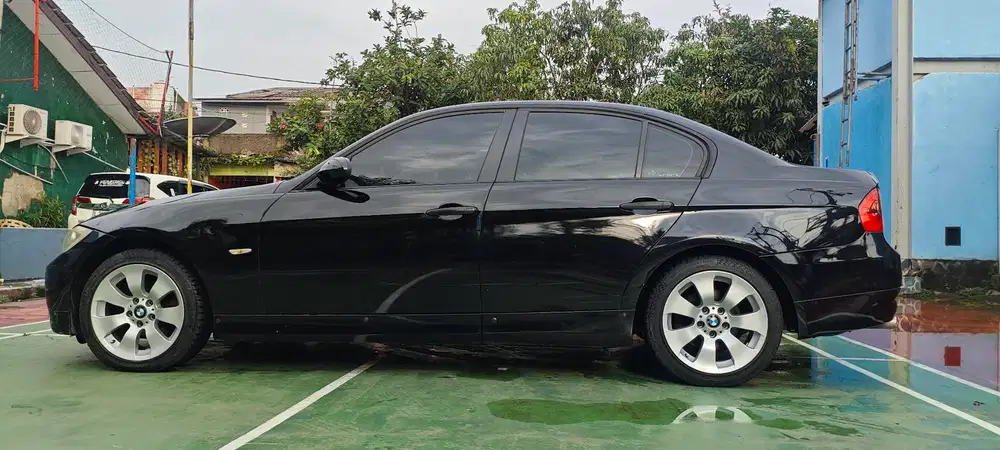 BMW 320i 2005 Bensin