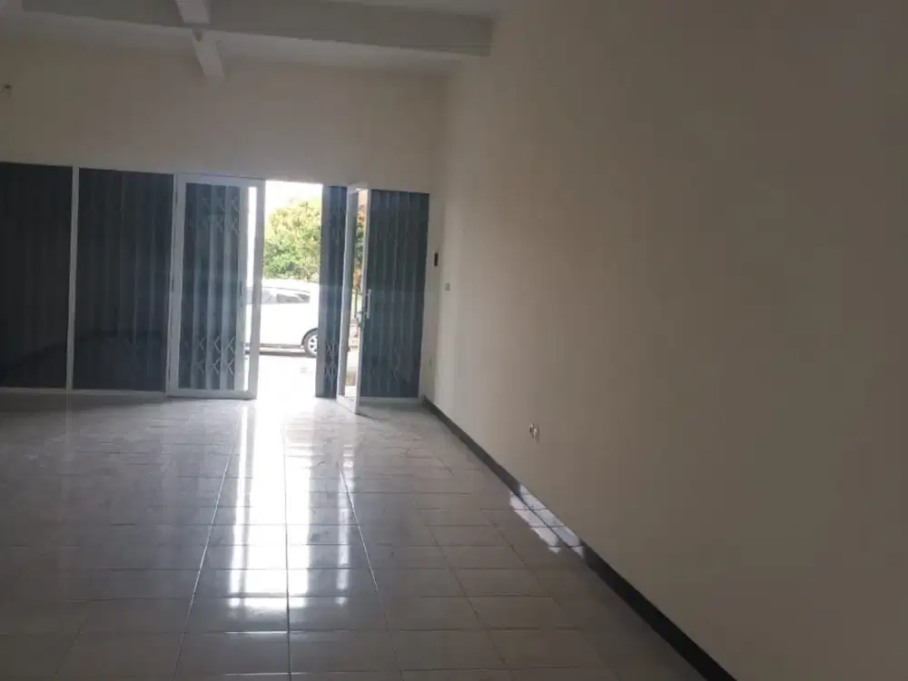 Disewakan Ruko 2 Lantai Siap Pakai Cocok Untuk Usaha Lokasi di Taman Kopo Indah 5 Bandung