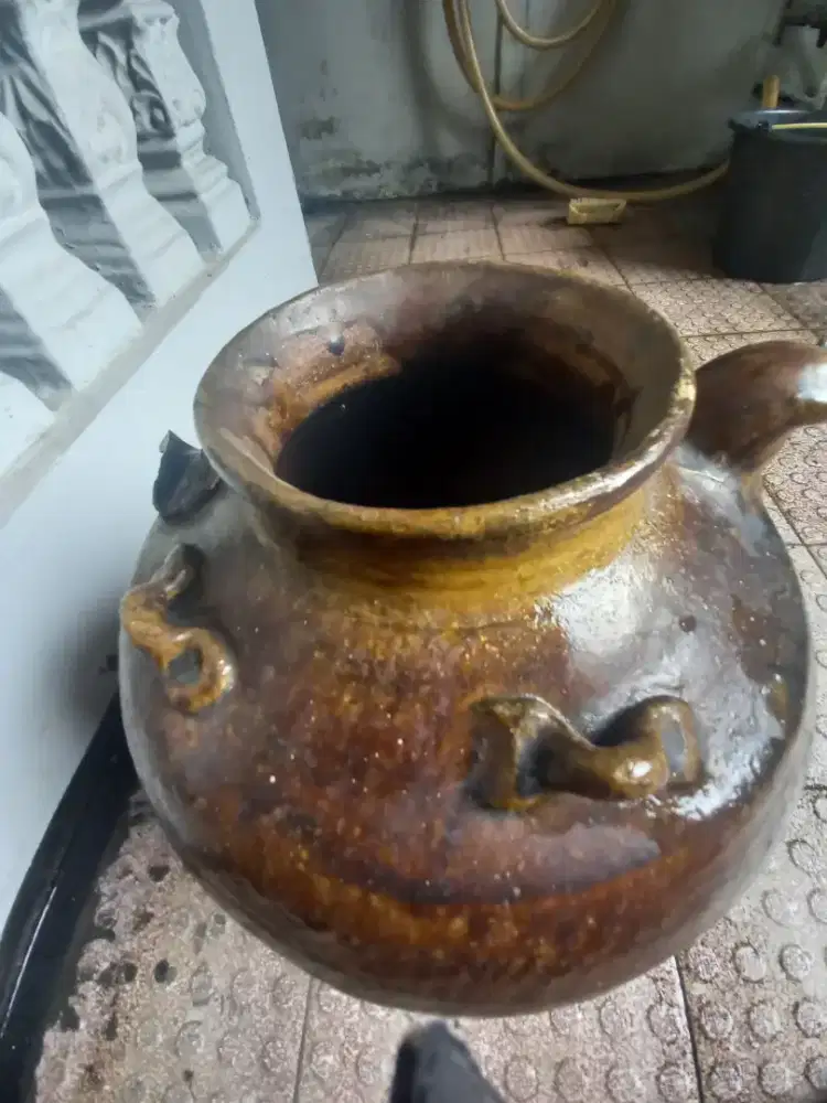 Guci Kuno Kalimantan