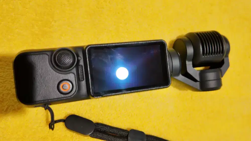 DJI Osmo Pocket 3 – Nyala Normal – LCD Hitam