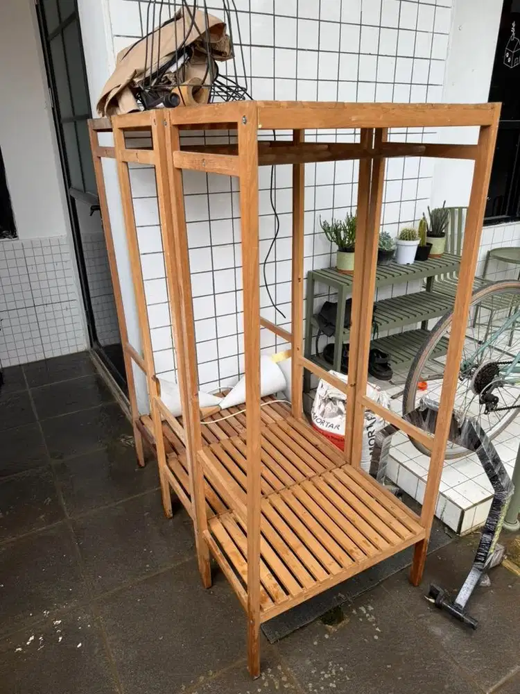 Rak baju kayu model minimalis jepang