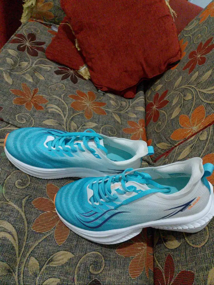 Sepatu running Deslee Moven cloud