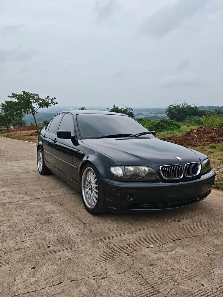 BMW 318i 2003 Bensin