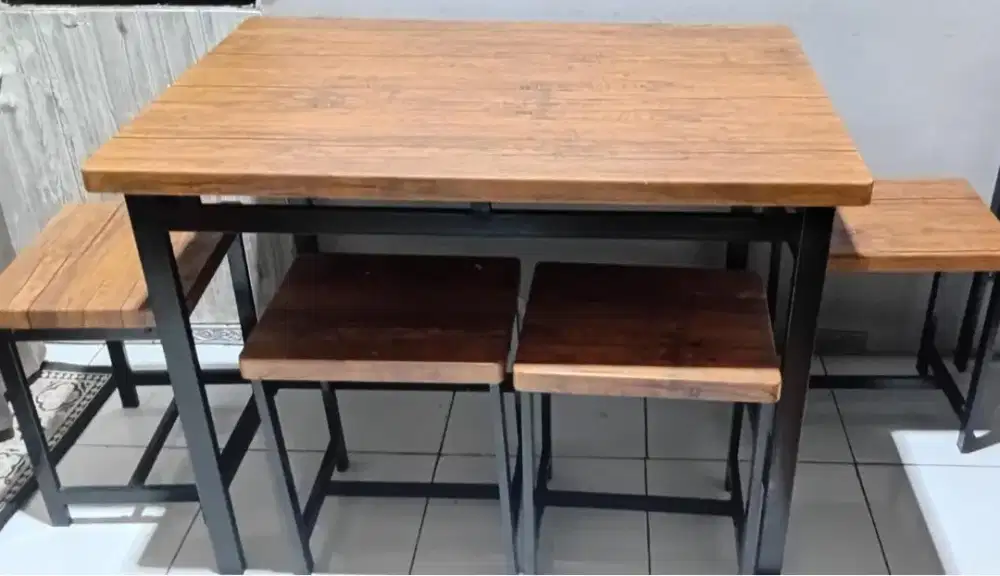 Dijual cepat, Meja + 4 kursi