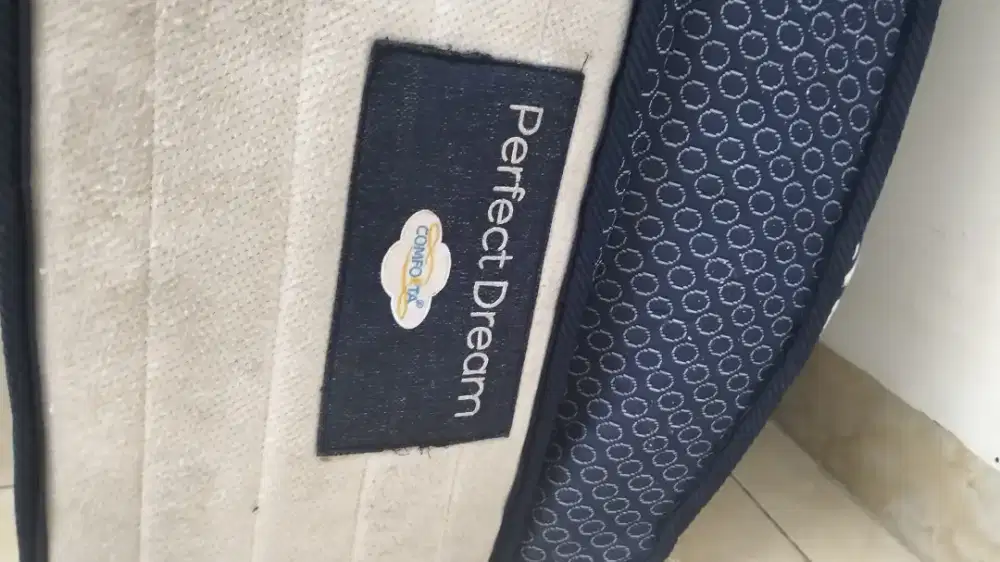 Tempat tidur 180 x 200