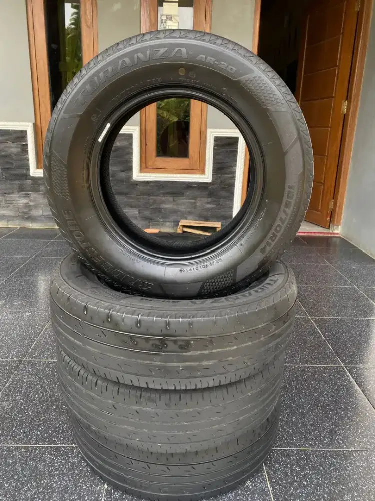 Ban brigstone turanza ukuran 185/70/R 14