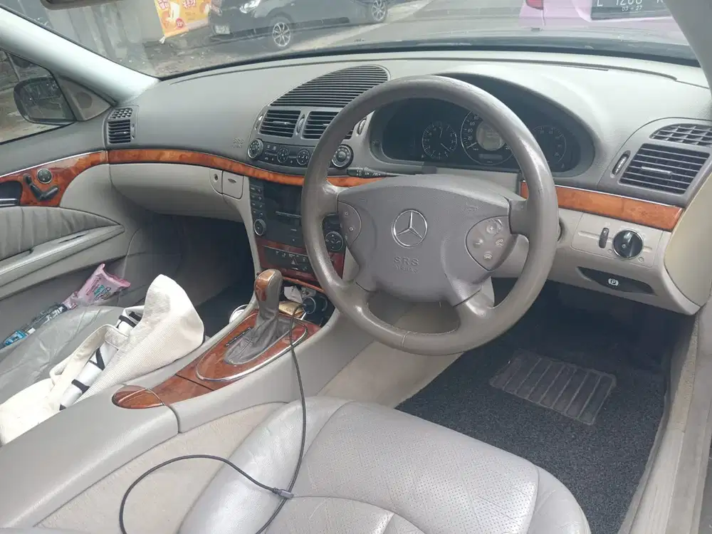 Mercedes-Benz E260 2003 NEGOTIABLE