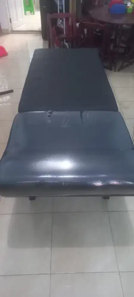 Tempat tidur salon