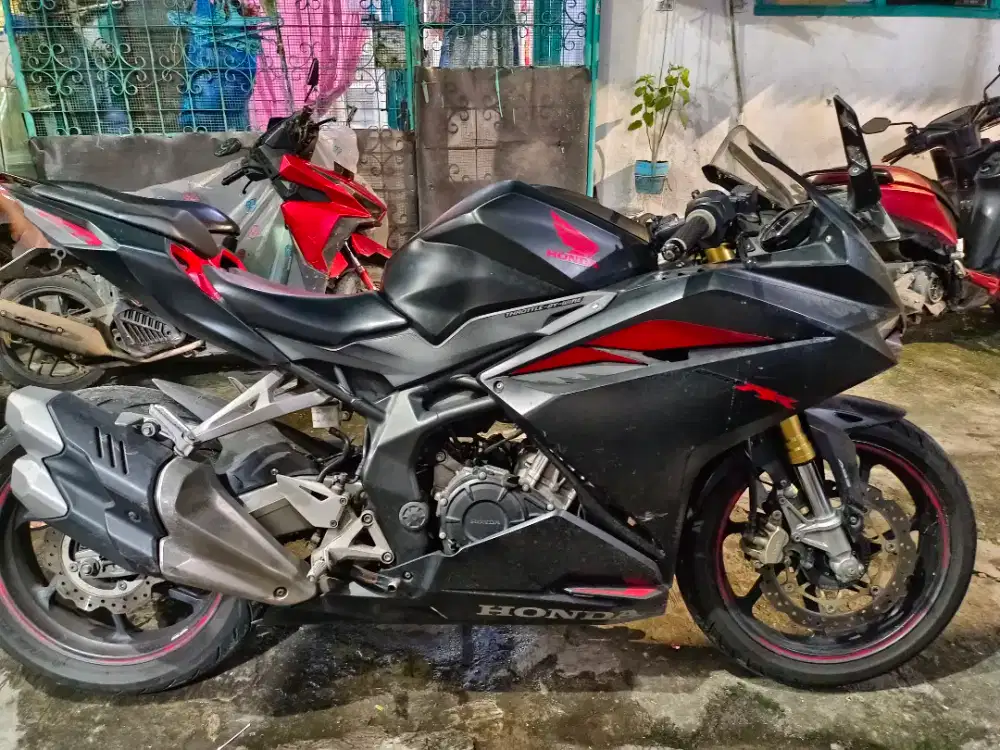Honda CBR 250RR ABS Tahun 2017 LowKM Pajak Panjg Mesin Halus Siap Gass