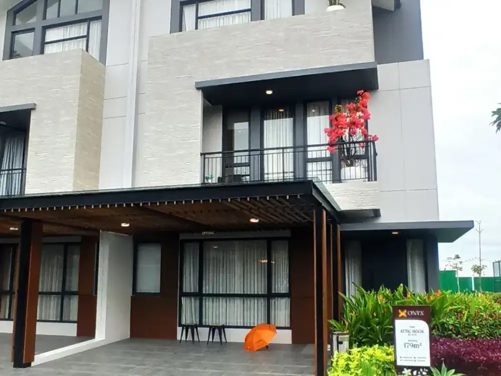 Rumah 4 Kamar Tidur, Konsep Attic, Dekat Bandara Sultan Hasanuddin Makassar