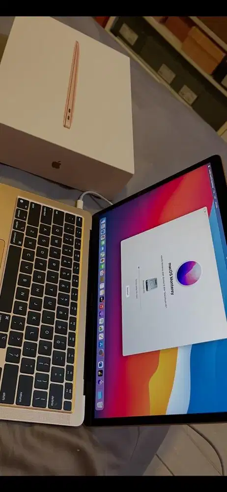 Macbook Air 2020 13inci M1 8GB ssd 512 GB