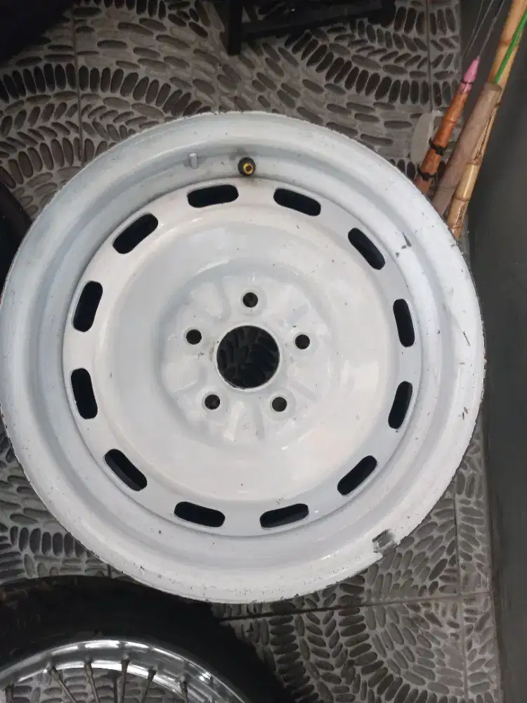 Velg R14 kaleng