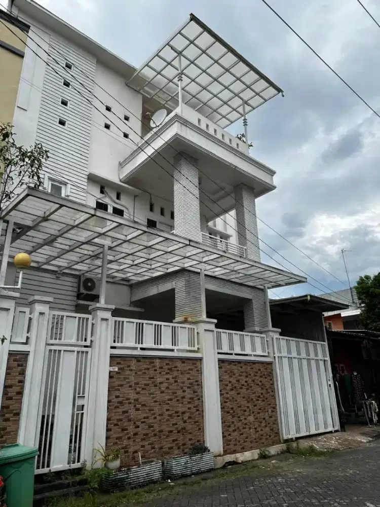 Rumah 3 Lantai Full Furnish