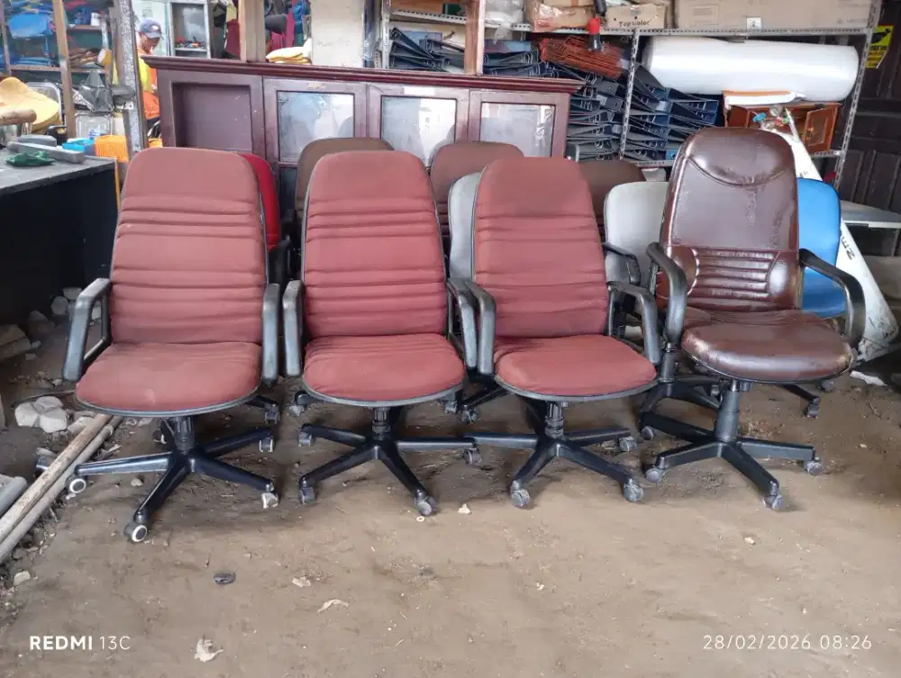 Kursi kantor/direktur