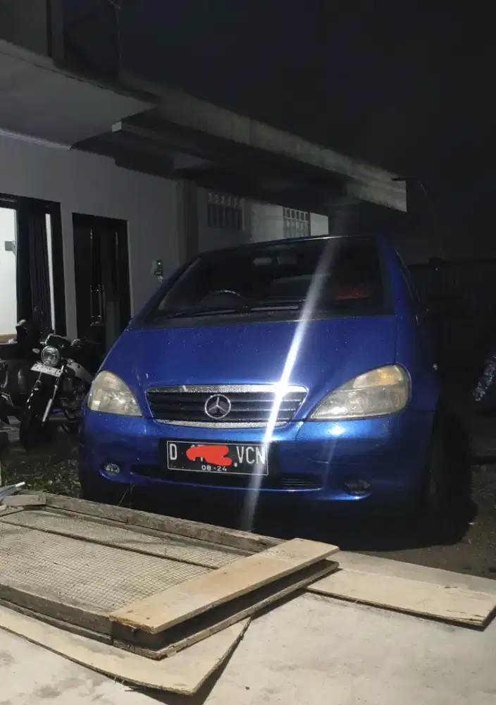 Mercedes Benz A140 M/T tahun 2000.