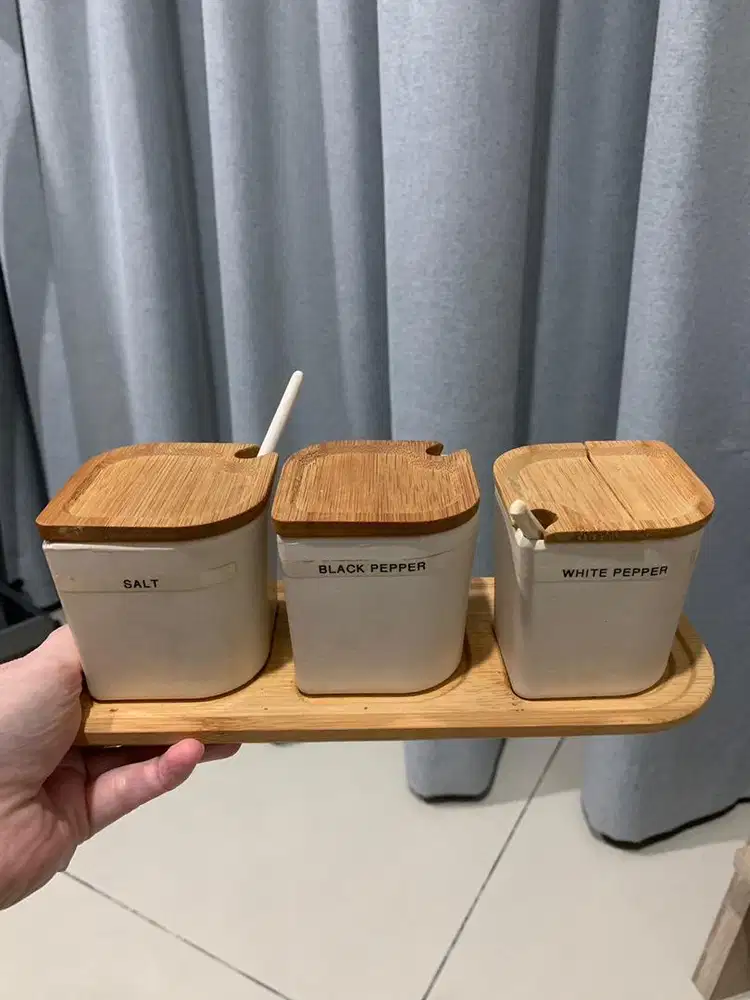 Tempat garam dan lada