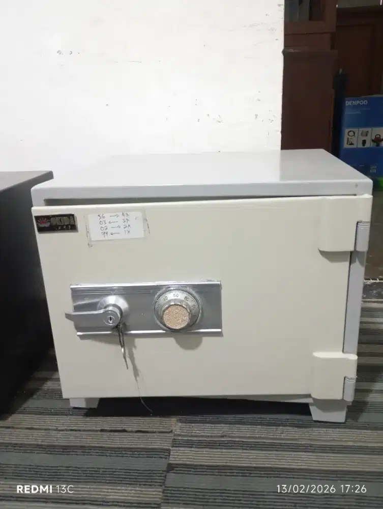 Brankas besi merk OKIDA