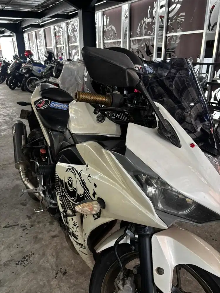 Yamaha R25 Warna Putih