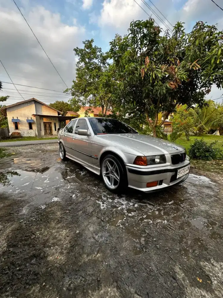 Di jual!!!  Sedan BMW e36 318 tahun 1997 1700cc