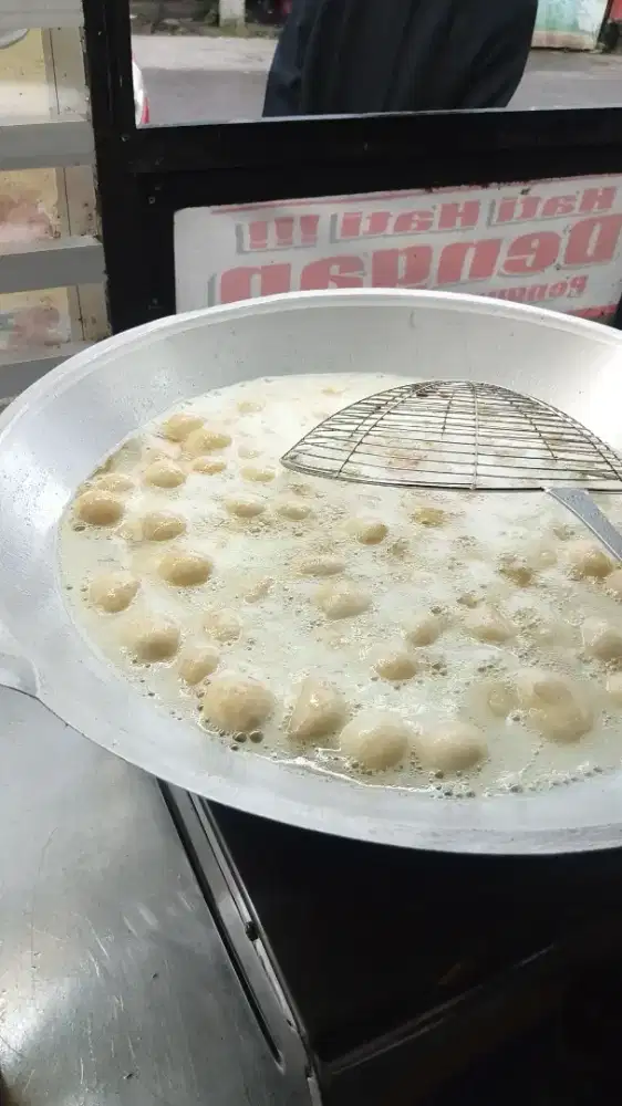 di butuhkan karyawan buat jaga stan cimol