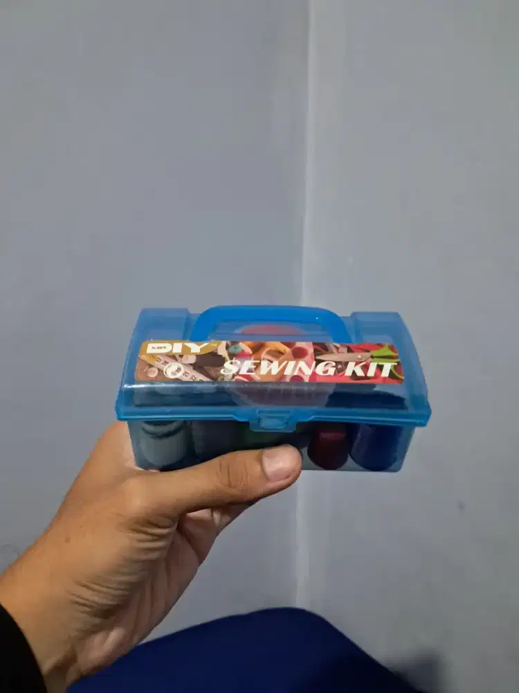 Sewing Kit / Kotak alat jahit mini