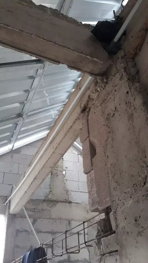 Tukang renovasi rumah atau kantor