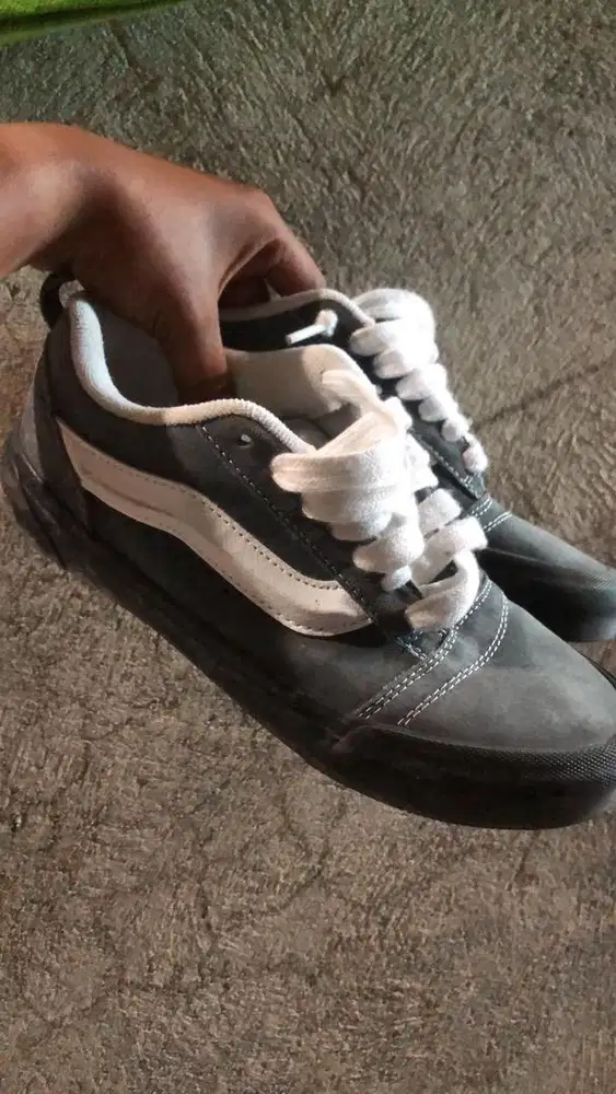 vans,size 40,solt black