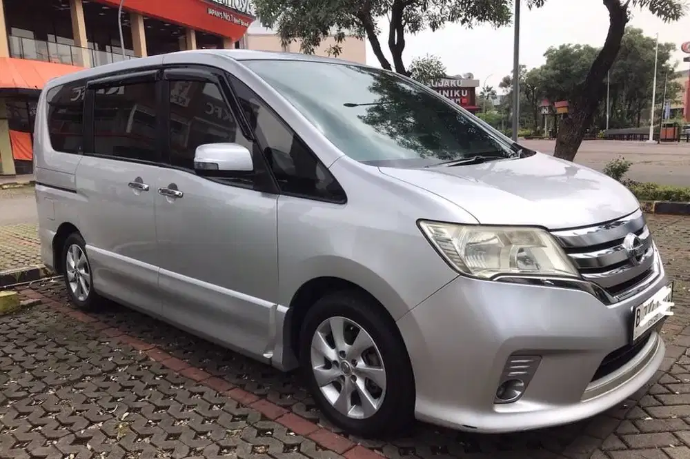 Nissan Serena C26 Highway Star Automatic tahun 2013