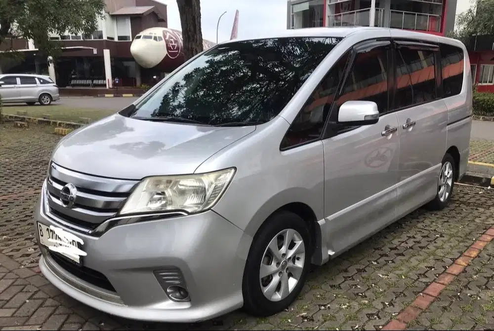 Nissan Serena C26 Highway Star Automatic tahun 2013