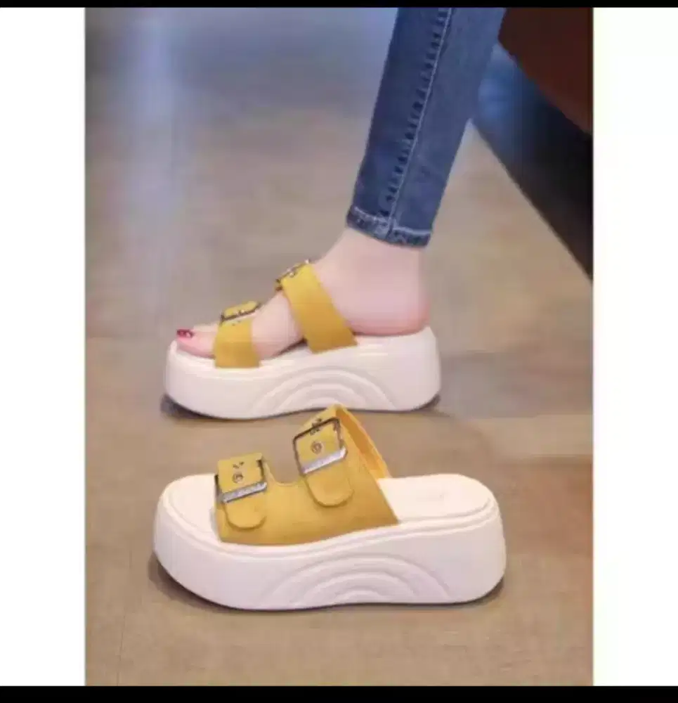 Sendel wedges wanita