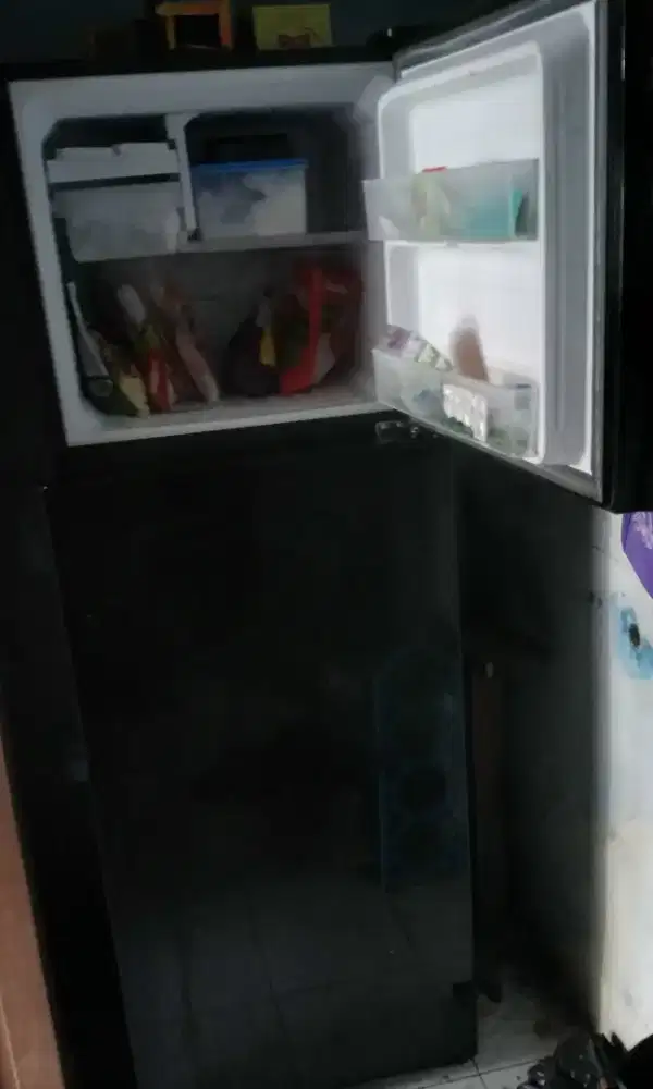 Lemari es sharp j tech inverter