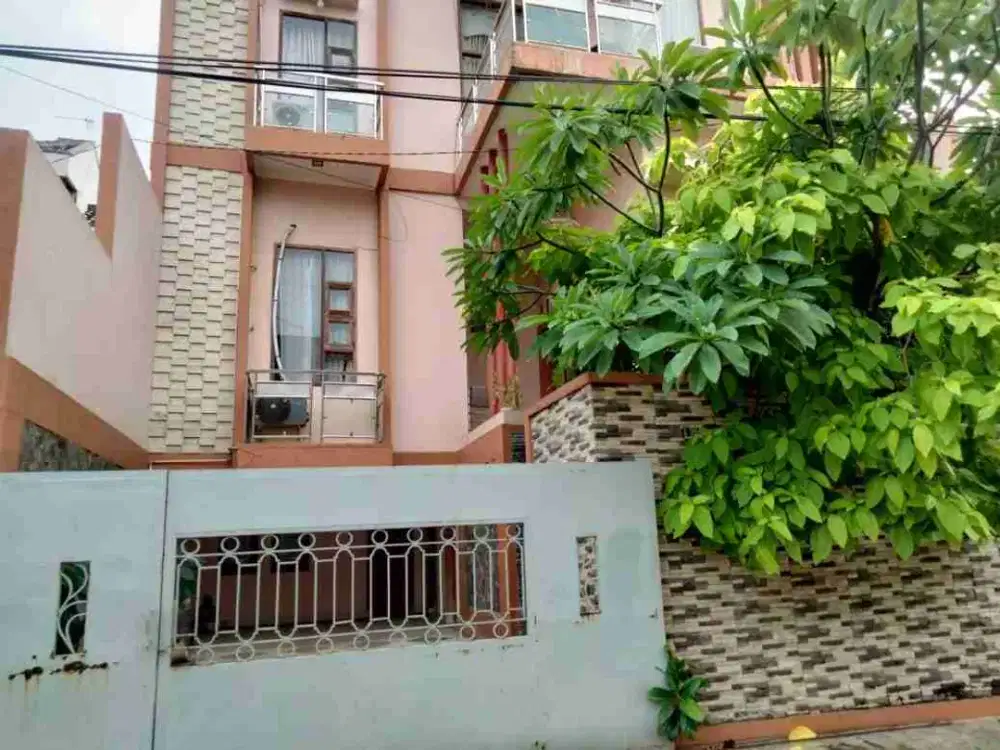 jual rumah 3 lantai deket MCD ciceri serang