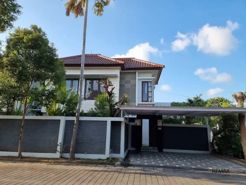 Rumah Elit dengan Kolam Renang Disewakan, di Kuta Utara Area