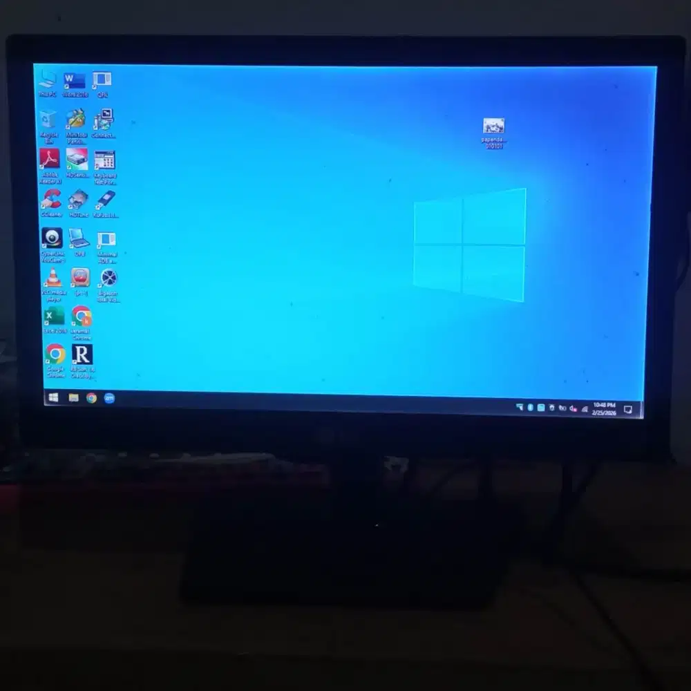 LED Monitor LG 16in Wide (16M37A)